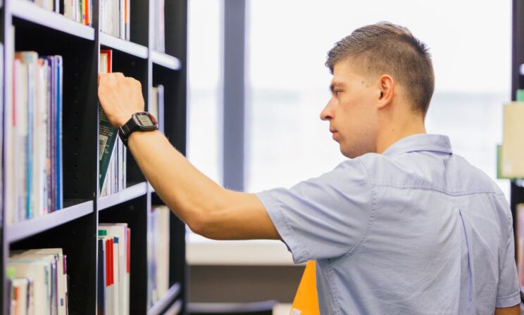 "Литрес" снял с продажи тысячи книг из-за закона о запрете пропаганды наркотиков