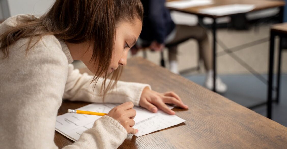 Госдума приняла в I чтении проект о продлении эксперимента с ОГЭ