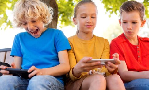 Ученые: долгое пребывание в соцсетях усиливает признаки невнимательности при СДВГ