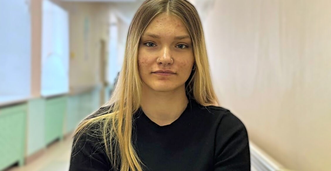 Настя упала с восьмого этажа