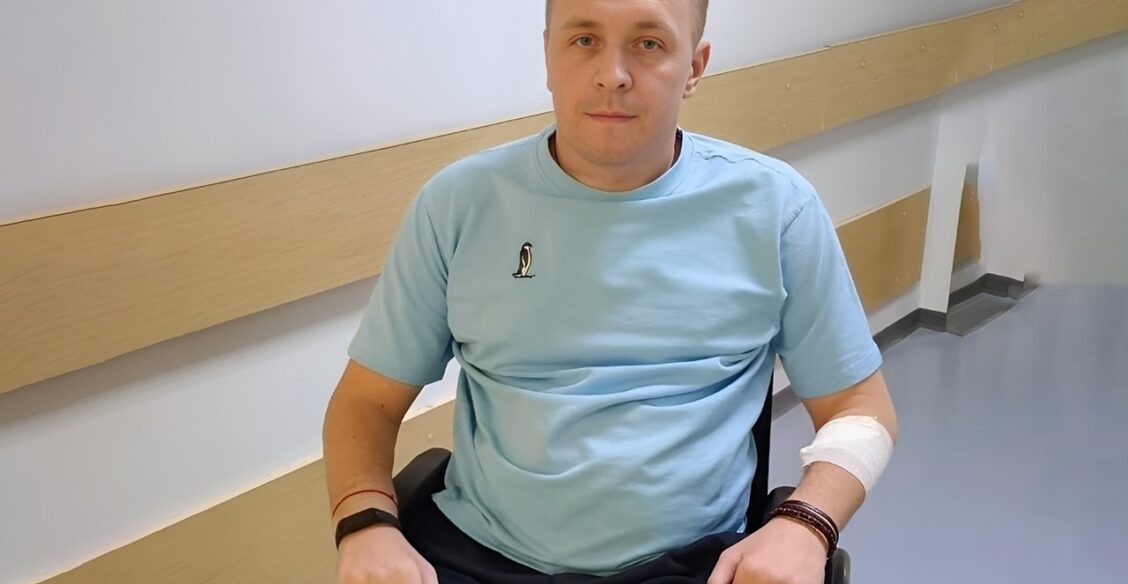 Виктор во время работы упал в траншею и сломал позвоночник