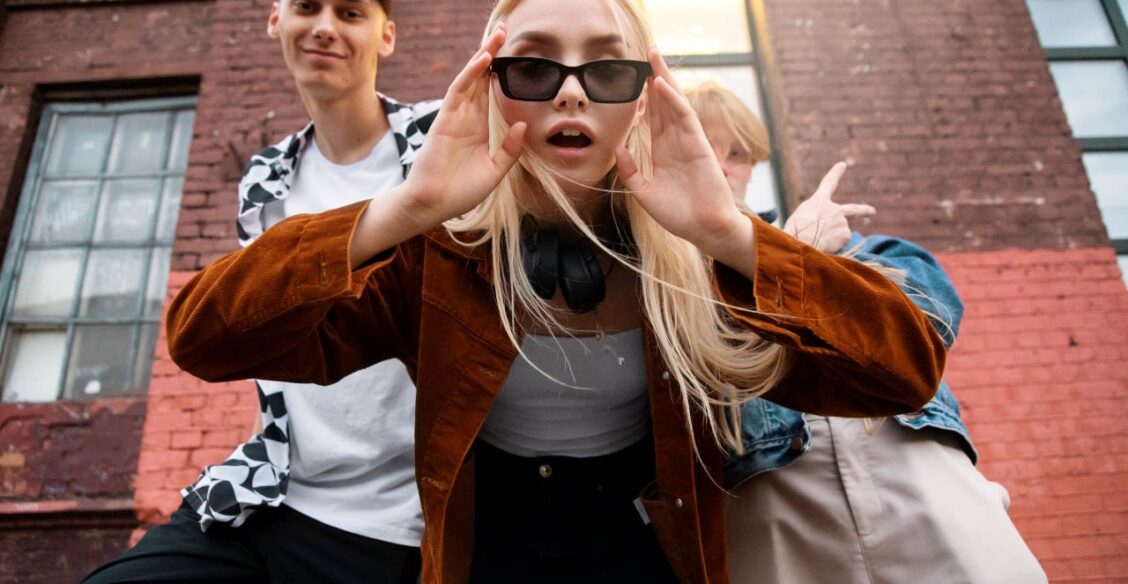 Народ – сигма, права - имба: в магазинах России нашли «Конституцию для зумеров»