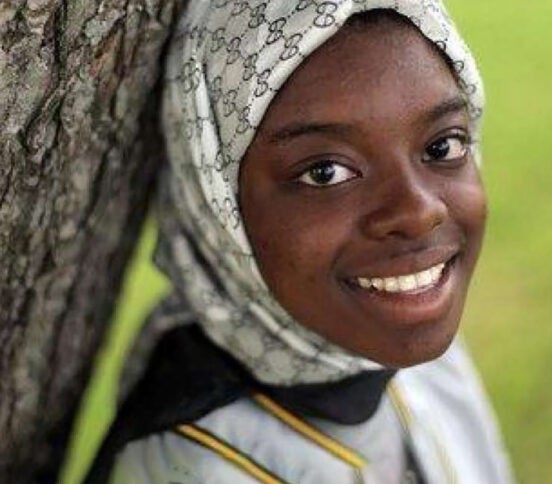 Пошла в школу позже братьев, но поступила в Гарвард в 15 лет. История девочки из многодетной семьи