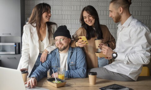 «Хотят, чтобы ты пахал за троих, а получал только за себя». Зумеры — о том, почему они не работают