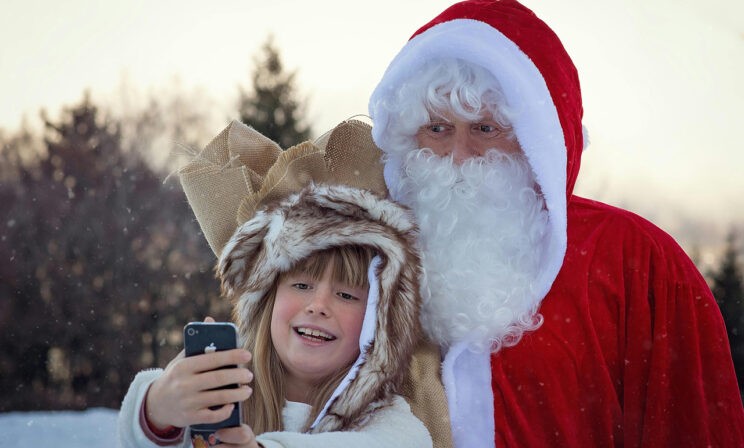 «Я больше не верю в Санту» — сказала наша восьмилетняя дочь. И мы приняли ее в команду