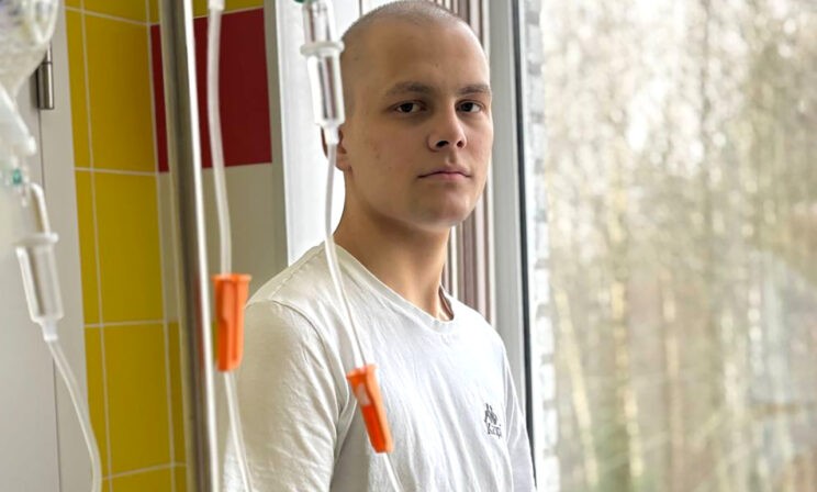 «Илья лечился от нейробластомы бесплатно, пока ему не исполнилось 18 лет». Терапия стоила миллионы
