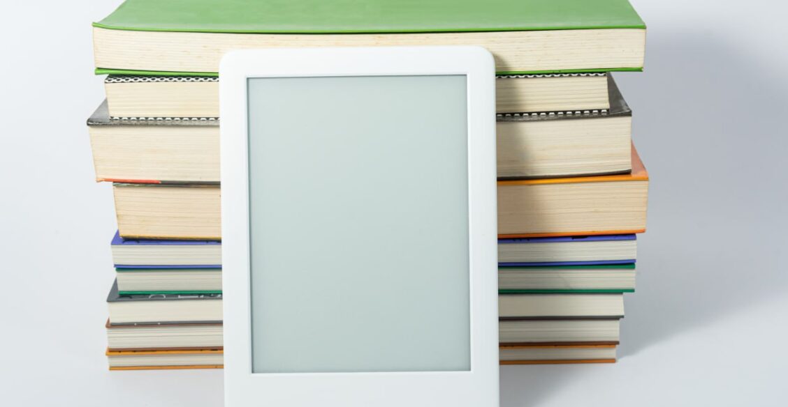 Министр просвещения допустил использование цифровых книг в школе