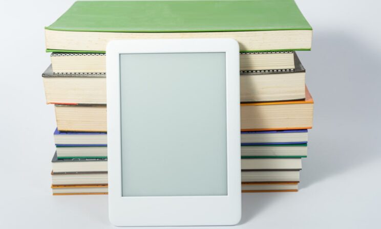 Министр просвещения допустил использование цифровых книг в школе