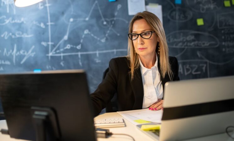 «Потому что женщина»: британка выиграла суд за отказ в повышении по гендерному признаку