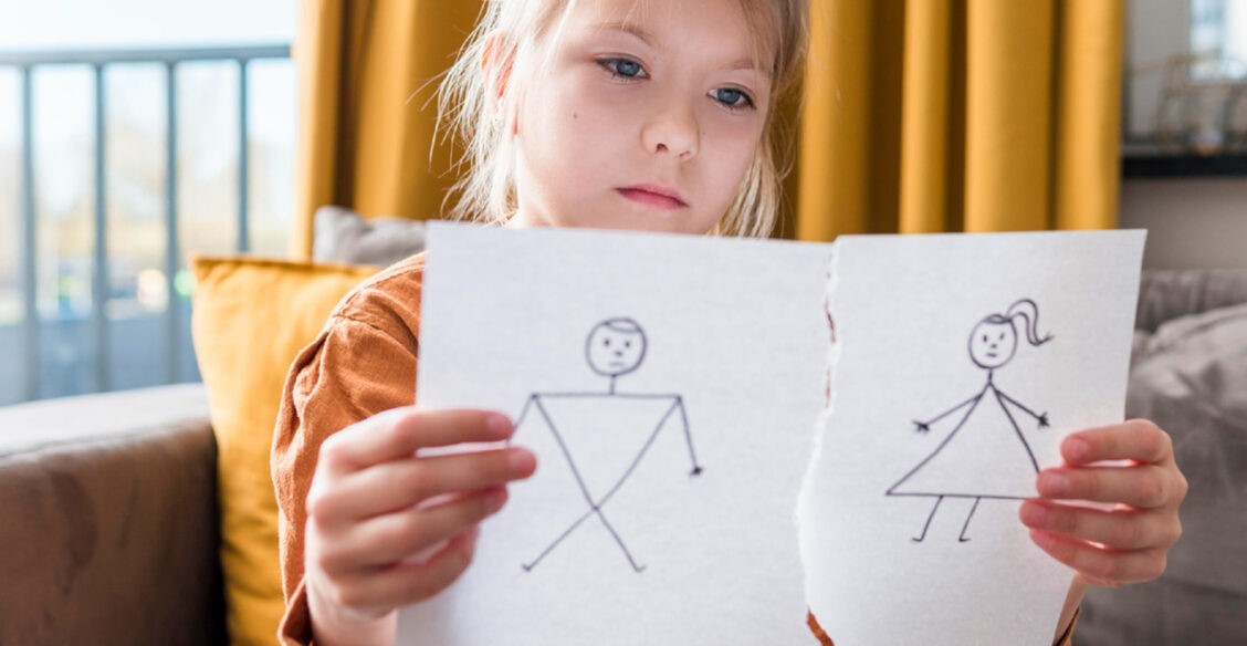 «Мы решили развестись, что сказать детям?» Инструкция от психолога Яны Катаевой