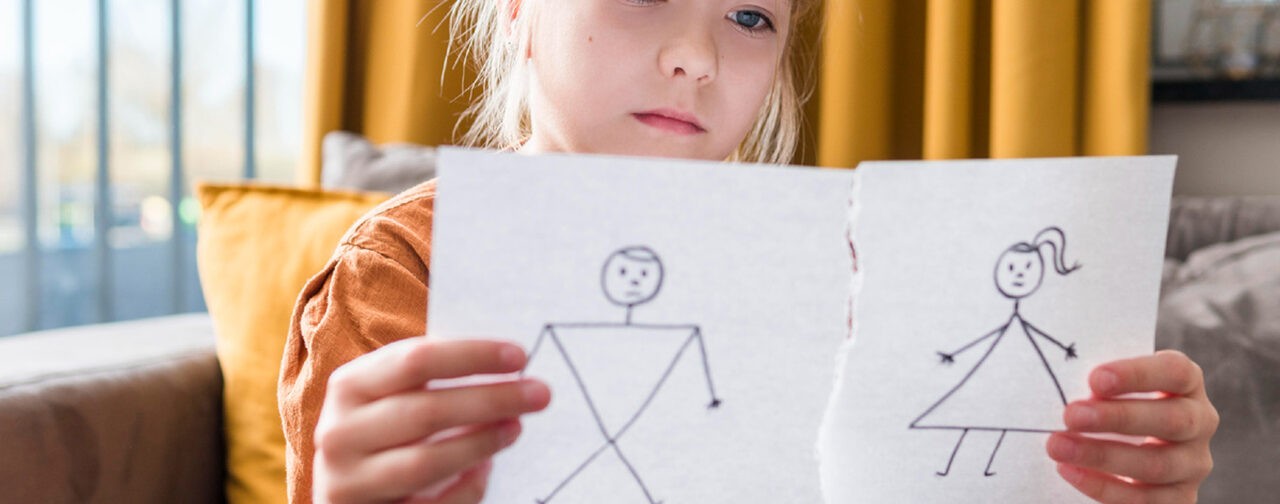 «Мы решили развестись, что сказать детям?» Инструкция от психолога Яны Катаевой