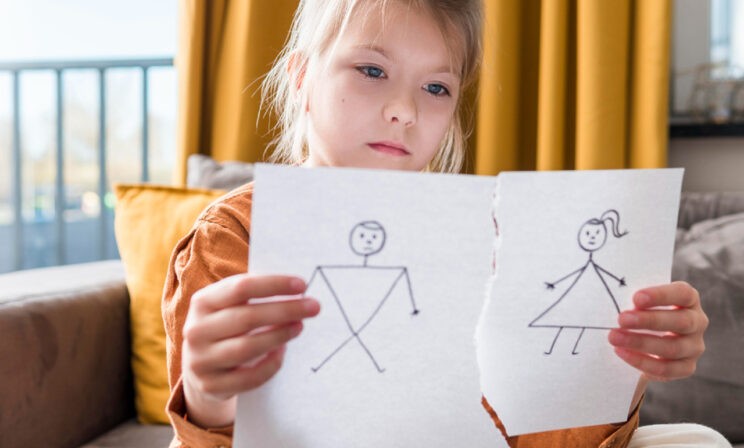 «Мы решили развестись, что сказать детям?» Инструкция от психолога Яны Катаевой