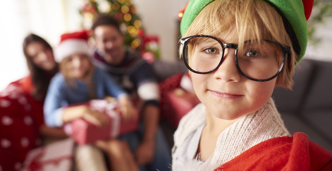 «20 родителей два дня спорят, какую конфету положить в подарок». Что творится в чатах перед Новым годом