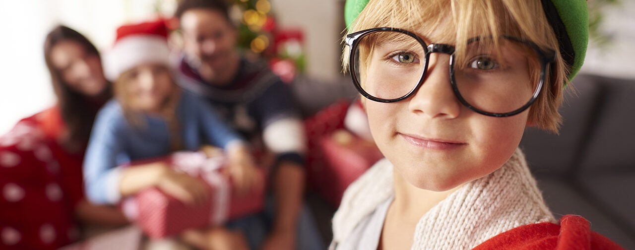 «20 родителей два дня спорят, какую конфету положить в подарок». Что творится в чатах перед Новым годом