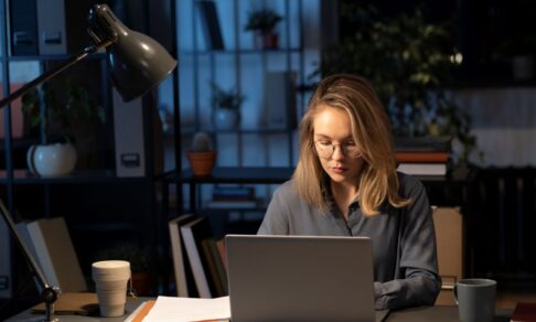 Число «экстремальных трудоголиков» в России упало до минимума за 10 лет