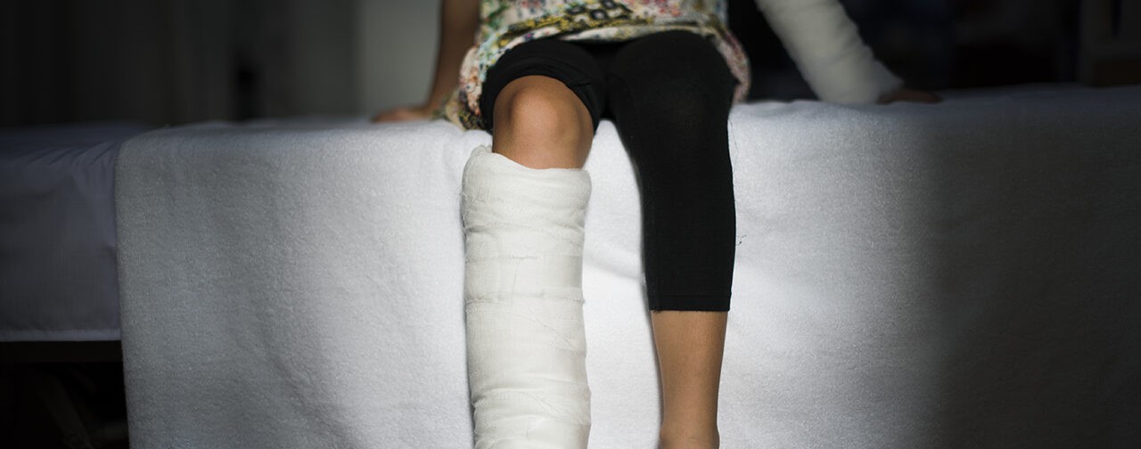 Сын сломал руку на физкультуре, учитель вызвал скорую вовремя. Его не накажут?