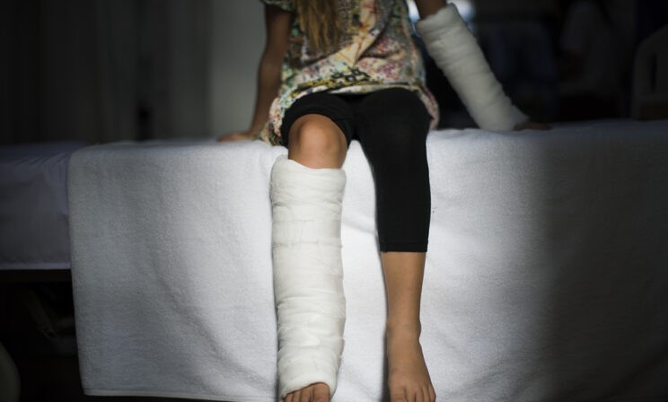 Сын сломал руку на физкультуре, учитель вызвал скорую вовремя. Его не накажут?