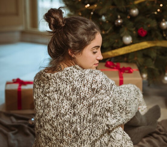 «В Новый год я буду одна». Психолог Яна Катаева — о том, как встретить праздник