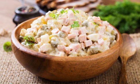 Депутаты призвали добавить в школьное меню новогодние блюда