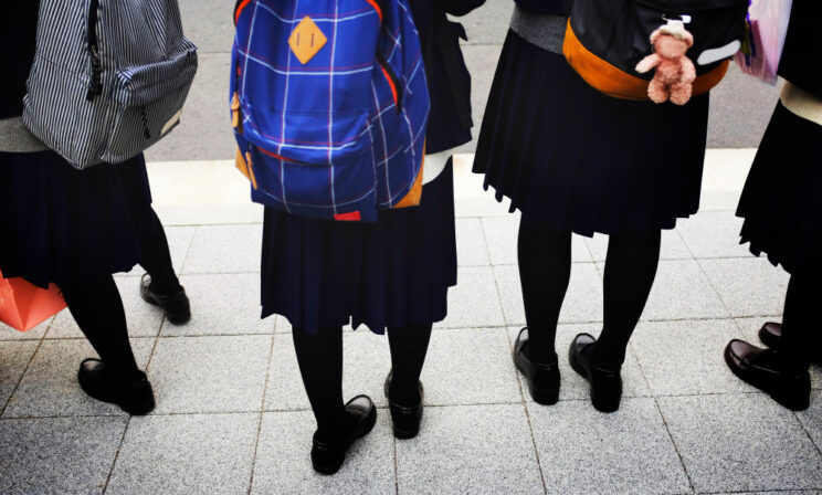 В Забайкалье многодетные семьи будут получать выплаты на школьную форму для детей