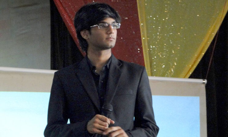 Школьник в 9 лет написал первую программу. А в 15 — основал компанию