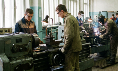 В России хотят ограничить платные места в колледжах по ряду специальностей