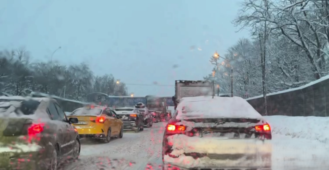 Снежный коллапс в Москве бьет исторические максимумы двух столетий