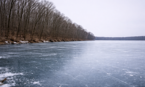 В Махачкале восьмилетний мальчик спас провалившегося под лед ребенка