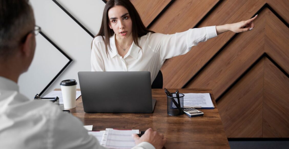 В России желающих найти работу стало больше, а предложений — меньше