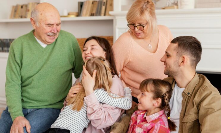 Опрос: для россиян в 2025 году главными источниками счастья стали семья и доходы