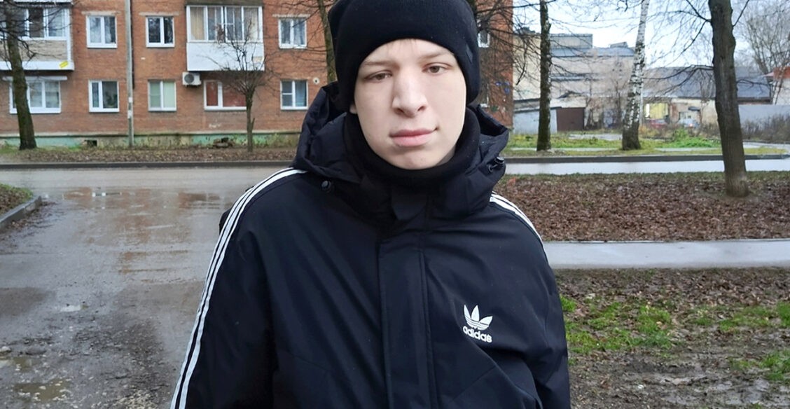 У Сережи болит спина даже при небольшой нагрузке. Ему нужна операция