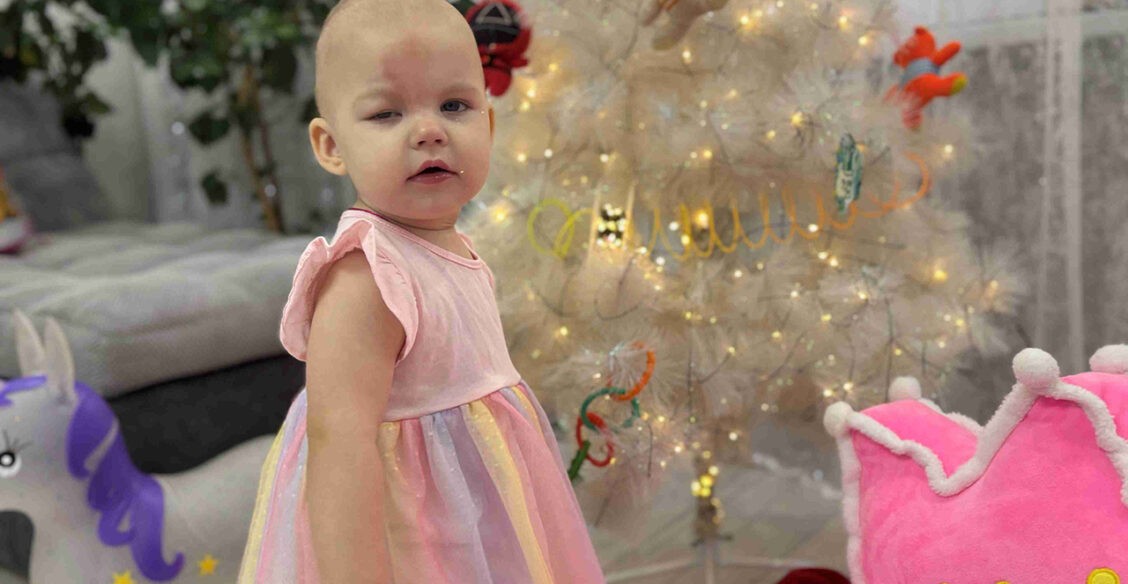 «Она плачет, но быстро забывает о плохом». Каролина борется с раком и находит силы танцевать