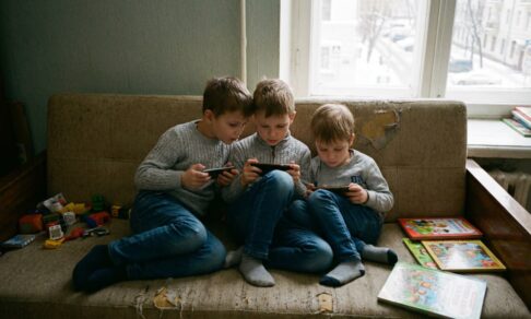 YouTube позволил родителям ограничивать время просмотра коротких видео