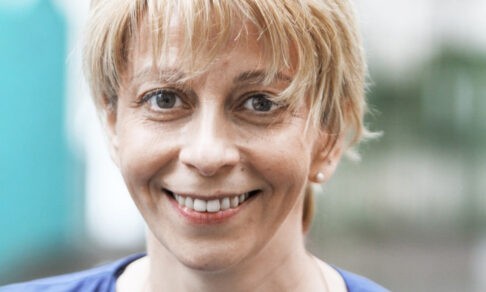 «Находясь около больного, я стараюсь не задаваться вопросом: “За что?”» Дневник Доктора Лизы