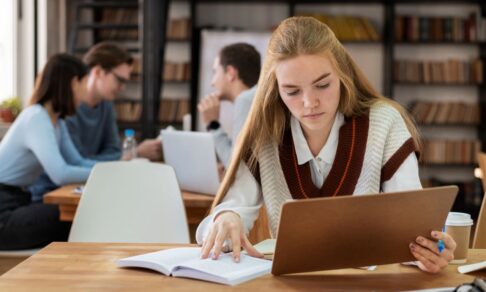 Вузы России утвердили новые вступительные экзамены