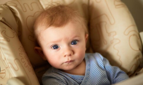 В России предложили продлить выплаты по уходу за ребенком до трех лет 