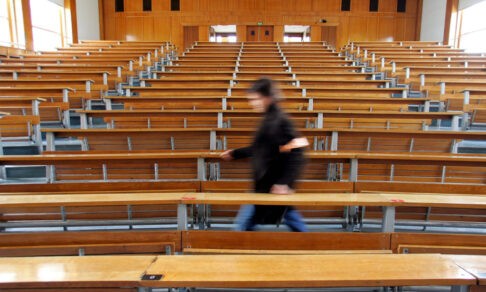 Рособрнадзор вынес предупреждение шести вузам