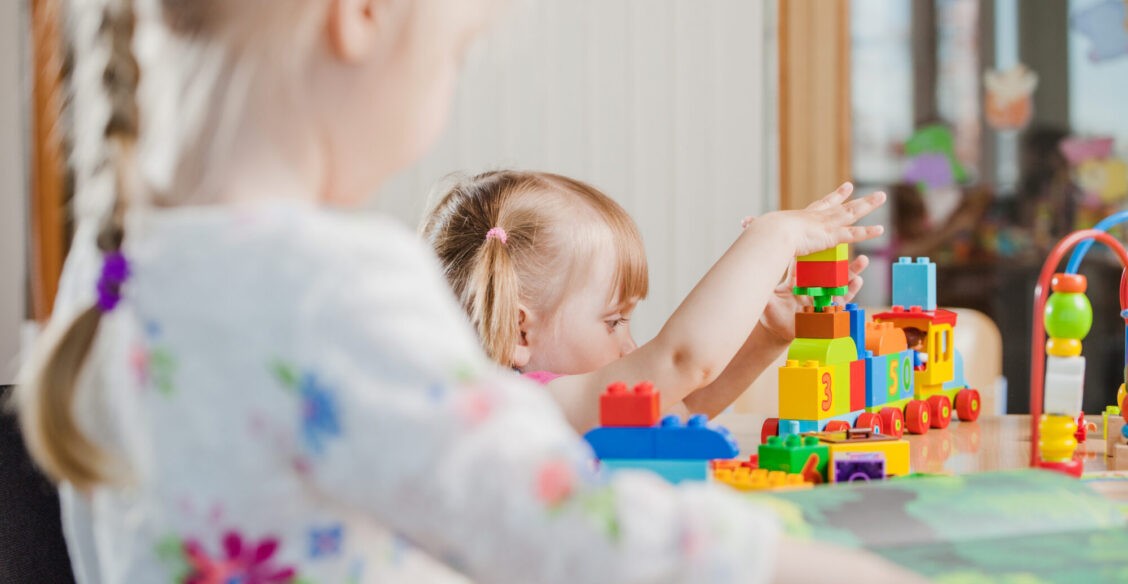 Минпросвещения утвердит обязательный список художественных произведений для детских садов