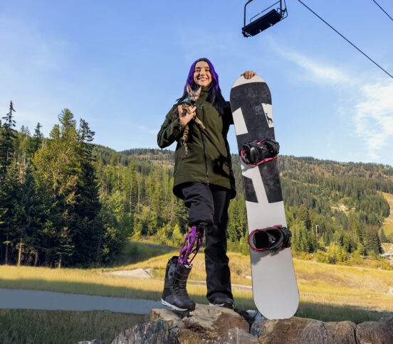 В 14 лет гимнастка Бренна Хакаби потеряла ногу. Сегодня она участвует в Паралимпиаде как сноубордистка