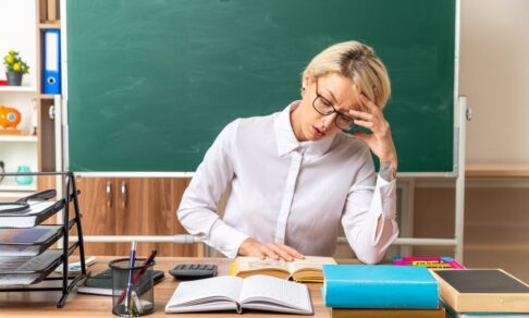 Опрос: россияне считают труд учителей и медиков самым недооцененным