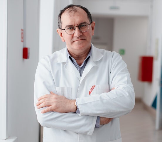 Среди его учеников — 50 призеров и победителей Всероса. Учитель химии Сергей Яшкин