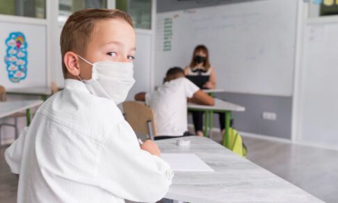 Школы уходят на карантин: Россию накрыла новая волна ОРВИ