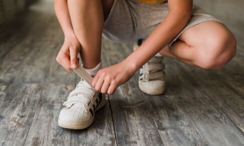 Ортопеды назвали стельки бесполезными для исправления стопы у детей