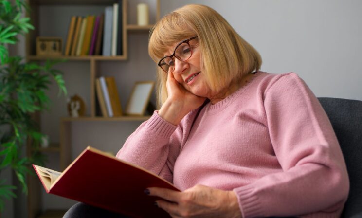 Чтение и письмо снижают риск деменции на 40%