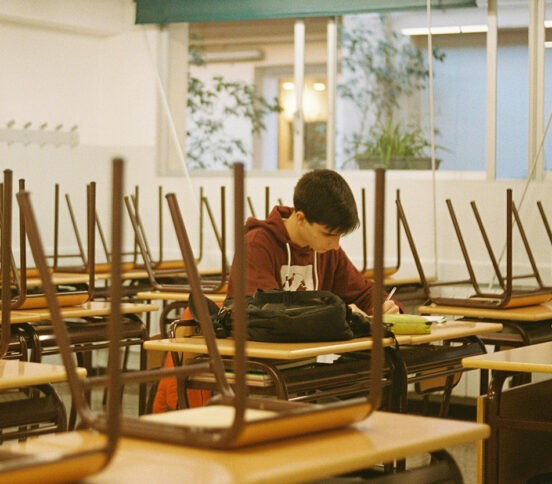 В России все меньше школьников переходят в 10-й класс — растет популярность колледжей. Главное