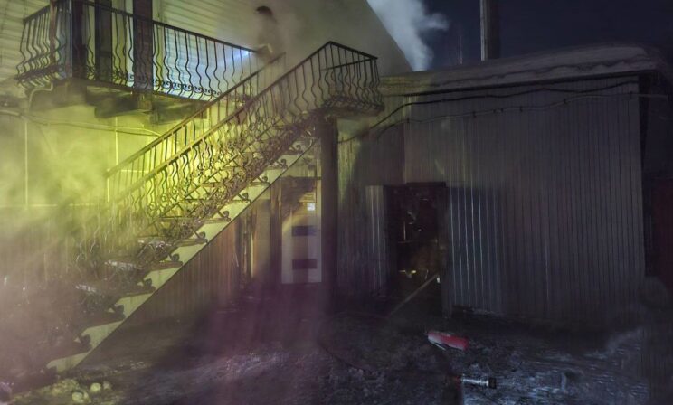 Отмечали три дня рождения: в Кузбассе при пожаре в сауне погибли пятеро подростков