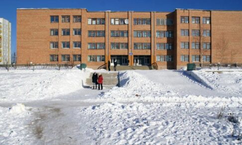  В Красноярском крае семиклассница напала с ножом на учителя, пострадала школьница