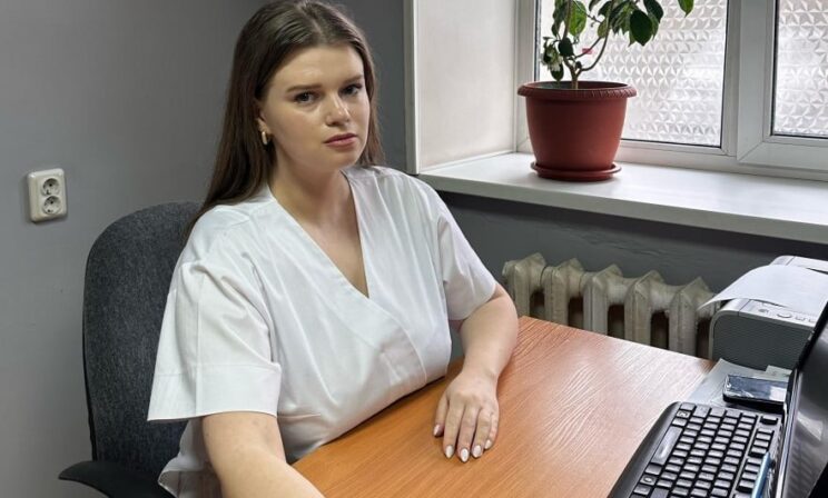 Приморский врач спасла пассажирку, которой стало плохо в самолете