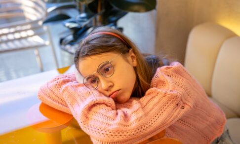 Врачи фиксируют у современных подростков появление «старческих» болезней