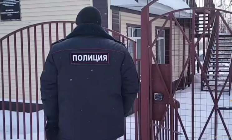 Под Оренбургом мужчина с ножом проник в детский сад, его обезвредила воспитатель